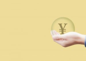 転職すると年収は下がる？下がる場合の許容範囲の考え方や後悔しないためのコツを解説