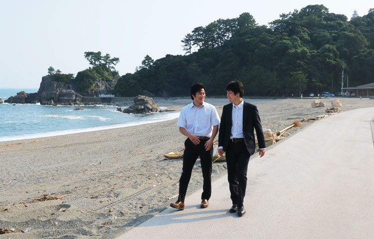 とでんハイヤー中谷社長歩く