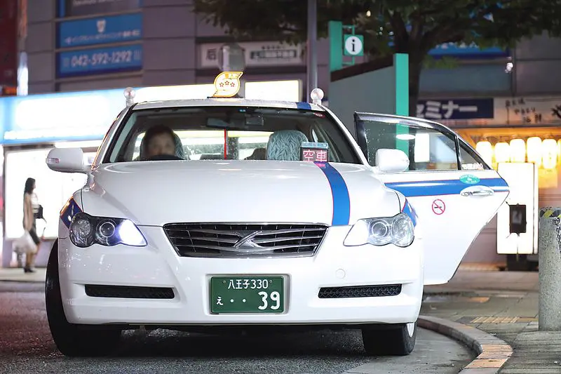 タクシーの自動ドアの仕組みを徹底解説 開閉事故を減らすための工夫とは P Chan Taxi ピーチャンタクシー