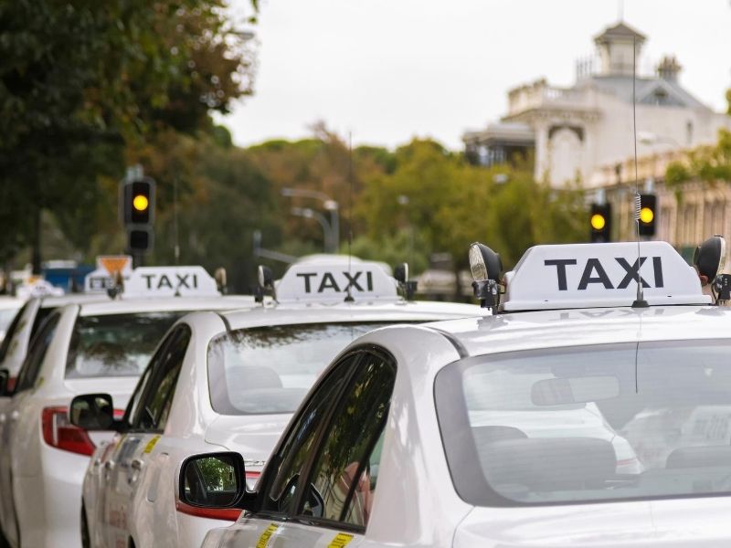 タクシー運転手にマニュアル Mt 免許は必須 オートマ At でもなれるのか 必要な免許も徹底解説 P Chan Taxi ピーチャンタクシー