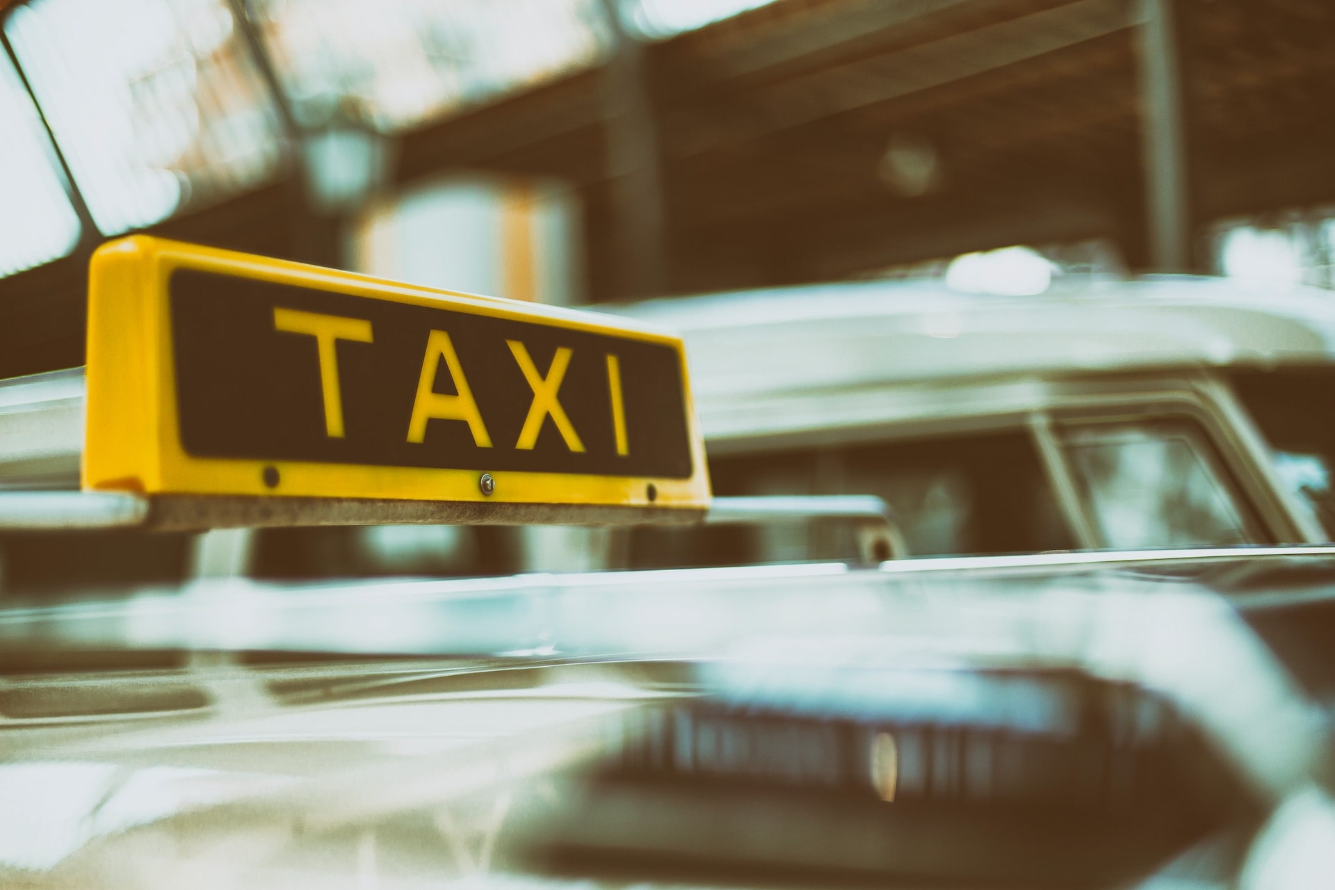 タクシー屋さんとはどのような求人サイト？メリット・デメリットや評判を解説