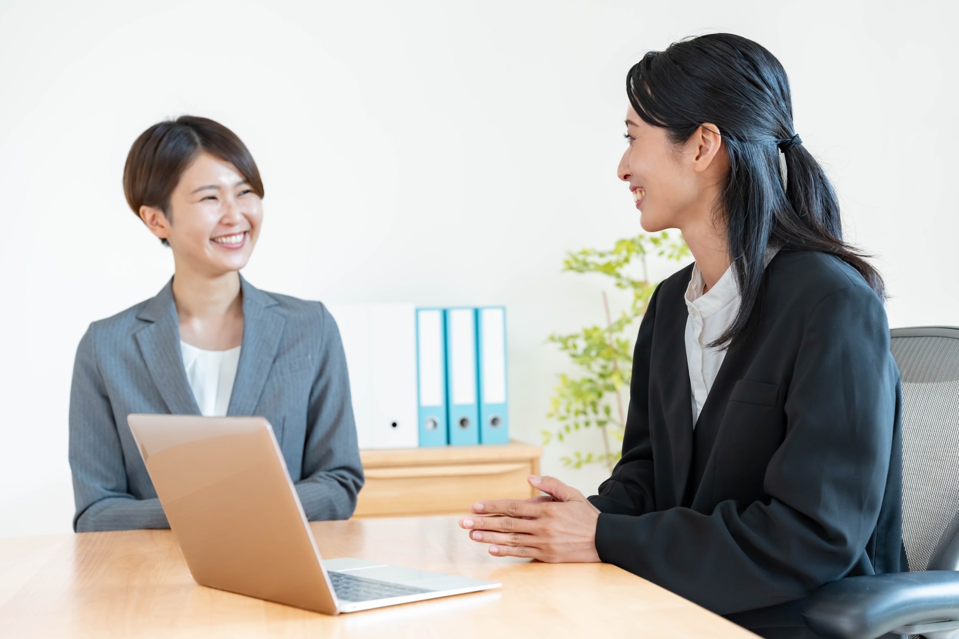 タクシー運転手になるにはまずは専門の転職エージェントに登録しよう