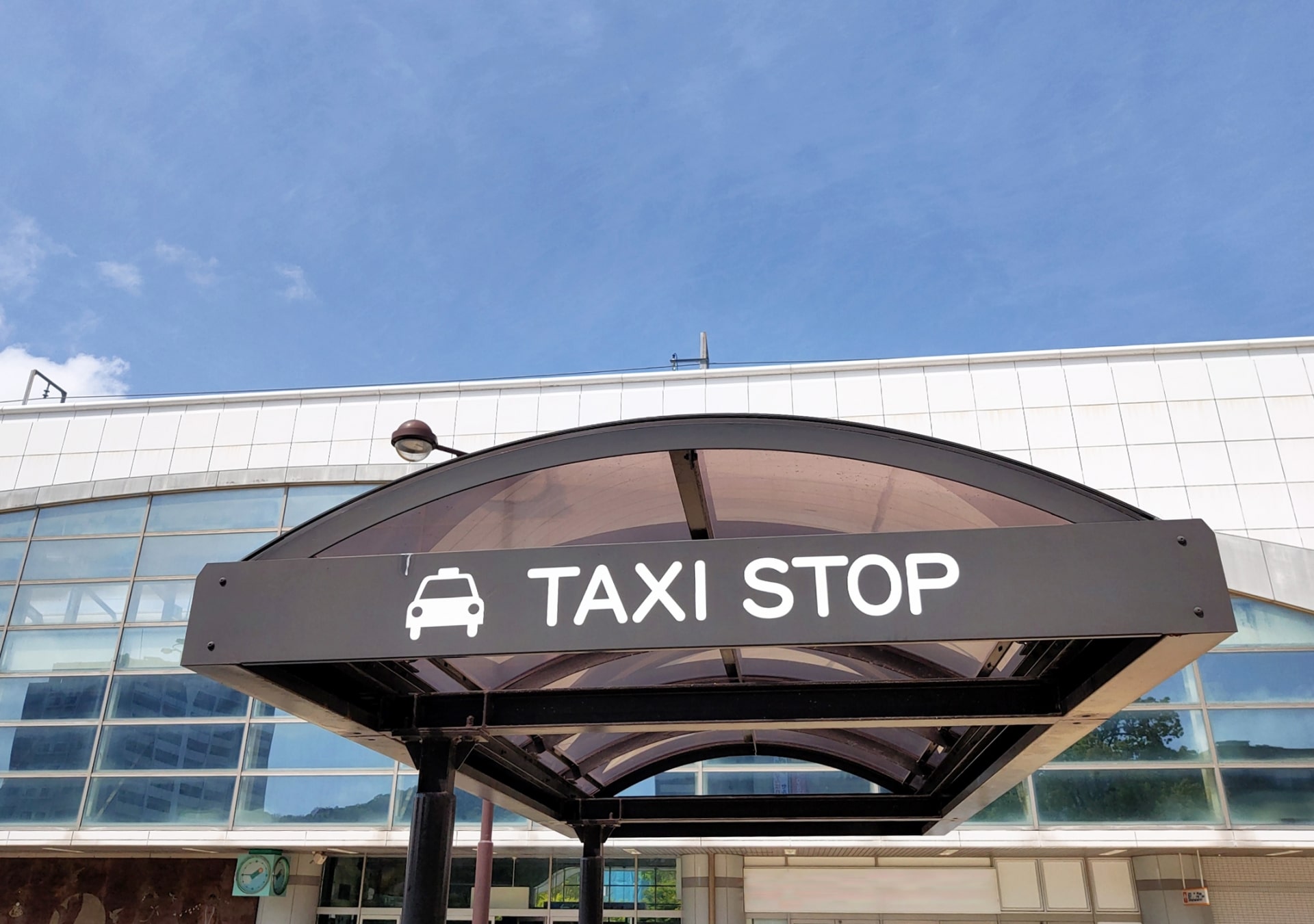 タクシー運転手になるための専門学校はない