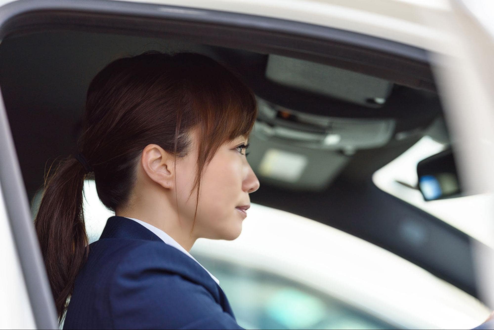 女性がタクシー運転手になるには?
