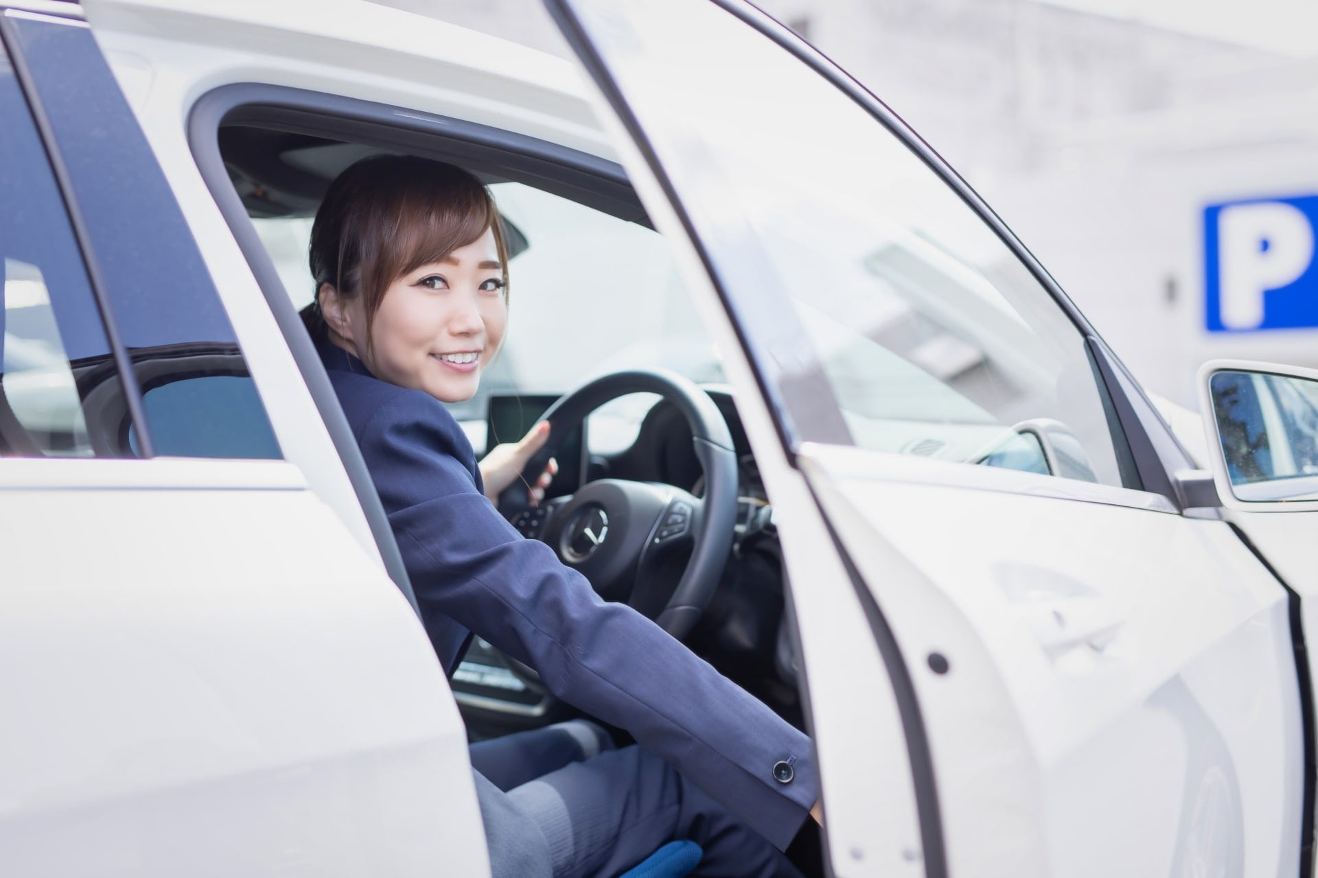 【2025年8月最新】タクシードライバーへの転職を成功させるには！転職してよかったと言われる理由も紹介